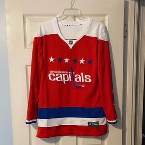 NWOT Women’s Fanatics Washington Capitals jersey L